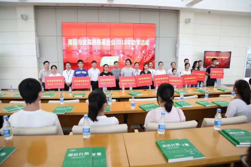 三棵樹榮膺“首批美麗鄉(xiāng)村建設(shè)最具影響力企業(yè)”稱號